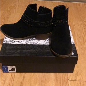 Black ankle boots size 7
